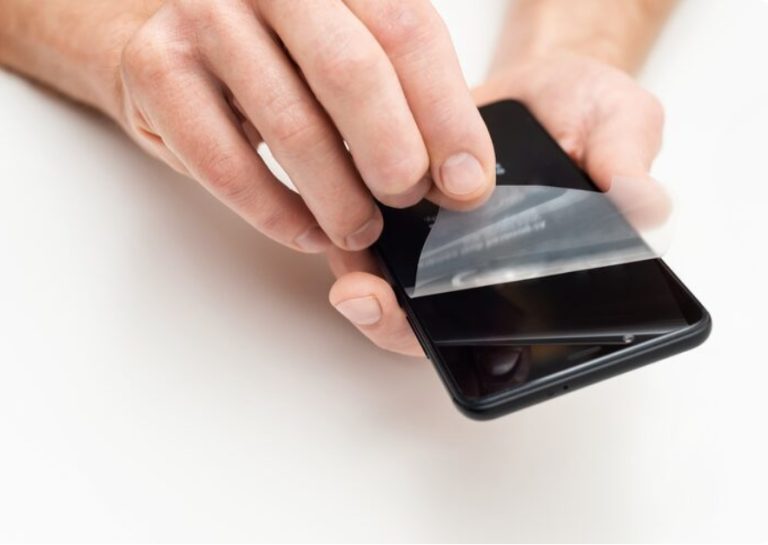 Fed Up with Dust and Bubbles Use a Mobile Phone Dust Free Box Today
